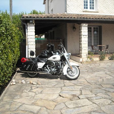 Hotel Ecusson Saint-Hilaire-de-Brethmas Exterior foto